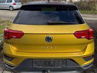 Gebraucht VW T-Roc Style 150 PS (110 kW) 2019 Kurkumagelb metallic SUV