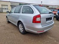 Gebraucht Skoda Octavia Ambiente 122 PS (89 kW) 2011 Brilliantsilber metallic Kombi