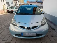 Gebraucht Toyota Aygo 68 PS (50 kW) 2005 Silber Kleinwagen