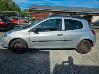 Używany Renault Clio II Campus 75 KM (55 kW) 2010 Srebrny Sedan/Limuzyna