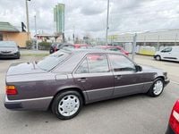 Gebraucht Mercedes E220 150 PS (110 kW) 1993 Violet Limousine