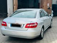 Używany Mercedes E250 204 KM (150 kW) 2009 Srebrny Sedan/Limuzyna