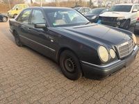 Gebraucht Mercedes E240 Elegance 170 PS (125 kW) 1999 Schwarz Limousine
