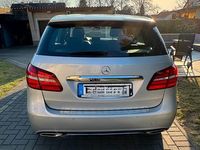Gebraucht Mercedes B180 109 PS (80 kW) 2016 Silber Van / Kleinbus