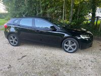 Gebraucht Volvo V40 Momentum 122 PS (89 kW) 2016 Schwarz Limousine