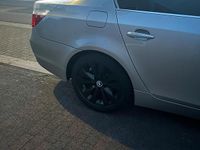 Gebraucht BMW 530 231 PS (169 kW) 2005 Silber Limousine