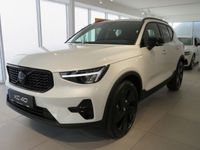 Neu Volvo XC40 Plus 163 PS (119 kW) 2025 Schwarz SUV