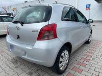Gebraucht Toyota Yaris 69 PS (50 kW) 2007 Silber Kleinwagen