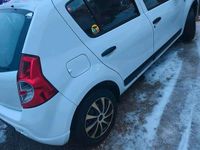 Gebraucht Dacia Sandero 75 PS (55 kW) 2012 Weiß Kleinwagen