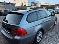 Gebraucht BMW 318 143 PS (105 kW) 2011 Grau Kombi
