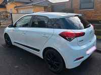 Gebraucht Hyundai i20 84 PS (61 kW) 2017 Weiß Kleinwagen