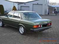 Gebraucht Mercedes E230 136 PS (100 kW) 1983 Grün Limousine