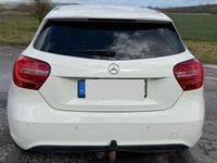 Gebraucht Mercedes A180 122 PS (89 kW) 2014 Weiß Limousine