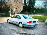 Używany Mercedes E200 136 KM (100 kW) 1999 Szary Sedan/Limuzyna