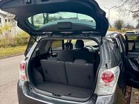 Gebraucht Toyota Verso Edition-S 147 PS (108 kW) 2017 Grau Van / Kleinbus