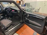 Gebraucht Mini Cooper Essential 136 PS (100 kW) 2024 (schwarz)  midnight black Kleinwagen