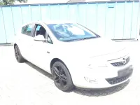 Gebraucht Opel Astra 140 PS (102 kW) 2010 Silber Kleinwagen