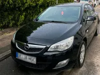 Używany Opel Astra 140 KM (102 kW) 2010 Czarny Sedan/Limuzyna