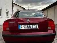 Używany VW Passat Basis 101 KM (74 kW) 1997 Czerwony Sedan/Limuzyna