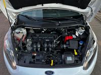 Gebraucht Ford Fiesta 82 PS (60 kW) 2016 Weiß Limousine