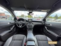 Gebraucht Mercedes A180 Urban 122 PS (89 kW) 2014 Calcitweiss/zirrusweiss Limousine