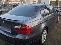 Gebraucht BMW 320 150 PS (110 kW) 2007 Grau Limousine
