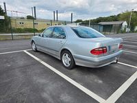 Gebraucht Mercedes E220 Classic 143 PS (105 kW) 2001 Silber Limousine