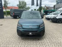 Neu Fiat Doblò 131 PS (96 kW) 2026 Blau Van / Kleinbus
