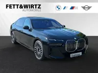 Gebraucht BMW 740 M Sport 299 PS (219 kW) 2025 Black sapphire metallic Limousine