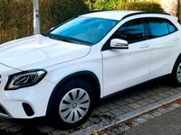 Gebraucht Mercedes GLA180 130 PS (95 kW) 2020 Weiß SUV