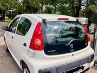 Gebraucht Peugeot 107 68 PS (50 kW) 2010 Weiß Kleinwagen