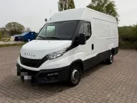 Second-hand Iveco Daily 136 CP (100 kW) 2020 Alb Monovolum