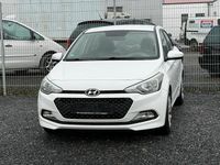 Gebraucht Hyundai i20 75 PS (55 kW) 2016 Weiß Limousine