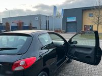 Gebraucht Peugeot 206+ 68 PS (50 kW) 2011 Schwarz Kleinwagen