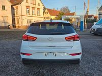 Neu Hyundai i30 97 PS (71 kW) 2025 Atlas white Limousine