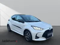Gebraucht Toyota Yaris Style 116 PS (85 kW) 2020 Platinweiss metallic, dach schwarz