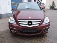 Gebraucht Mercedes B200 Sport Edition 140 PS (102 kW) 2010 Rot Van / Kleinbus