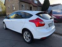 Gebraucht Ford Focus 125 PS (91 kW) 2011 Weiß Limousine