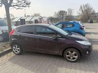 Gebraucht Ford Fiesta Titanium 82 PS (60 kW) 2010 Rot Kleinwagen