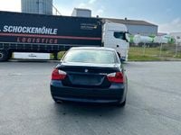 Gebraucht BMW 320 170 PS (125 kW) 2008 Blau Limousine