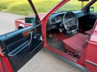 Gebraucht Mercedes 190 72 PS (52 kW) 1985 Rot Limousine