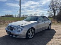 Gebraucht Mercedes E220 Elegance 150 PS (110 kW) 2002 Silber Limousine