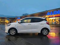 Gebraucht Hyundai i10 Trend 67 PS (49 kW) 2021 Weiß Kleinwagen