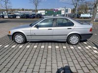 Gebraucht BMW 318 113 PS (83 kW) 1993 Silber Limousine