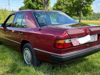 Gebraucht Mercedes 200 118 PS (86 kW) 1991 Rot Limousine