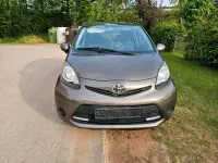 Gebraucht Toyota Aygo 68 PS (50 kW) 2012 Gold Kleinwagen