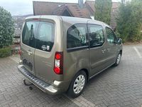 Gebraucht Peugeot Partner Tepee Active 92 PS (67 kW) 2013 Braun Van / Kleinbus