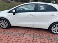 Gebraucht Kia Rio Edition 7 86 PS (63 kW) 2010 Weiß Kleinwagen