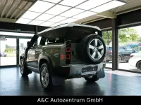 Gebraucht Land Rover Defender First Edition 400 PS (294 kW) 2021 Pangea green SUV