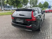 Gebraucht Volvo V60 CC Plus 197 PS (144 kW) 2023 Black solid "stone" Kombi